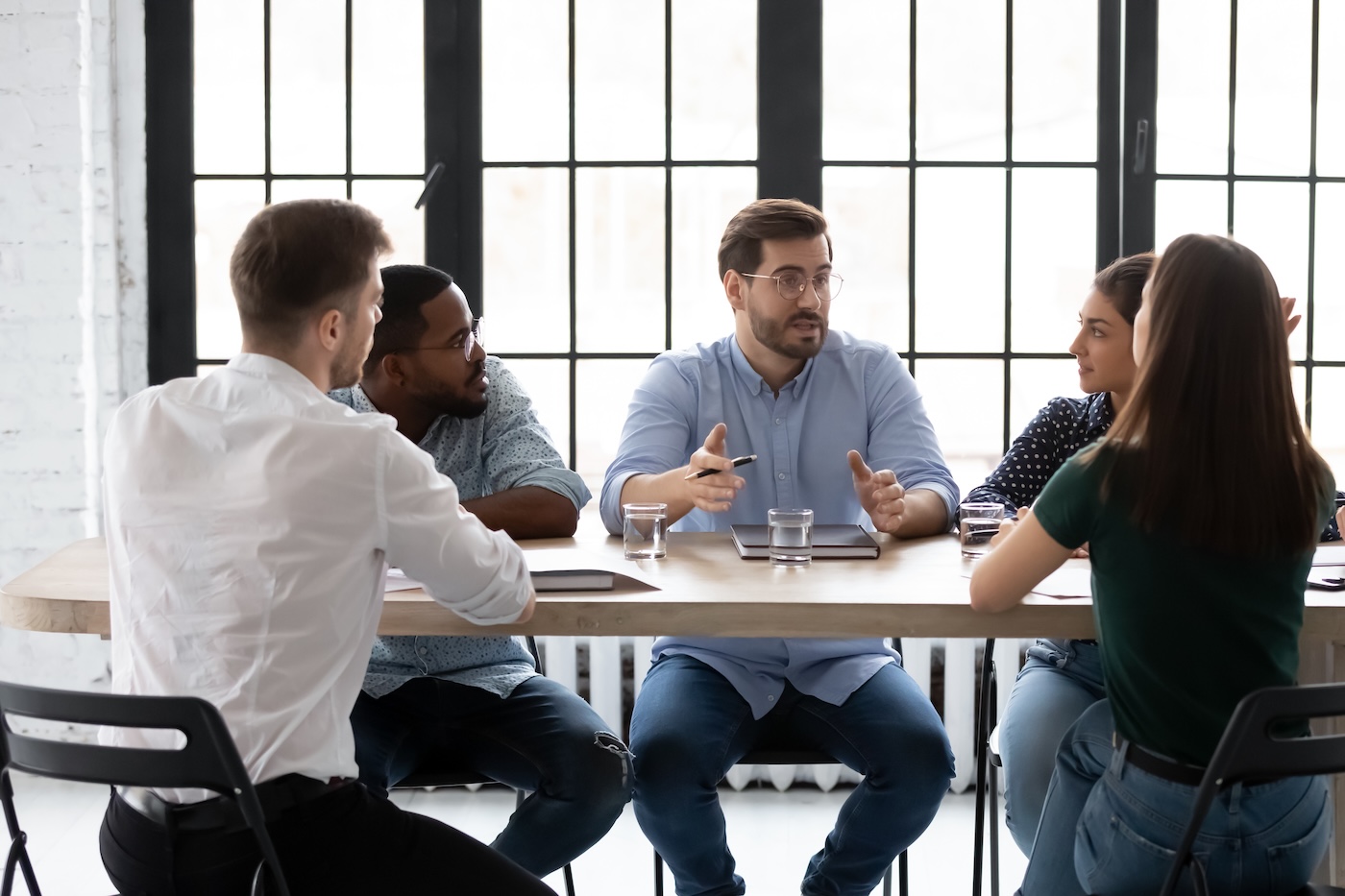 Discussing paperwork. Business team of five millennial members employees of different gender and race brainstorming at boardroom in office, multiethnic staff listening to male leader trainer mentor SSUCv3H4sIAAAAAAAACmxSy27UMBT9leId0hjFjyT2LBEfwH5SVX5lJjQTR7EDRaORWrYgdYtYVII9CASLClS+IfNHXGeKkCoWsa5Pzjm+rx3SKjQGLXeoadsxxEHFxndomS3Q4Drrhjl0tol+aFQ737SKZtOprUPLbmzb/QKFqOIYXAAfuBkV3Rro8/3vA6tdwtESIaCPOgX7xX+w0wVSa9eZ10mrWrWFYJUIhaYyZ7bEVAiKeZZLrDMmsaWltIIRwrRFoNbNOkRvzvuNjz5pn46h6VwI4PHc+b51iWUHp7YhNqmIFSpz+Ekom0+KTvdQxeBap+aaVqjmeZm5zOGMFA7eJhlWpCDYFZKUXBKpNU0pKqG5IA5blhnMDSuxKhnFtSx5nqRaGaDlJRNScoOtcBnmpQU3ayUWTjCunRCaEaBRbXVWE4k5gHBYi5XODS64Izl1NLeFS26EGlGUAlNaaMhNGOgLL7FjhnFZU6lYnio+fxXdsL0fkRptA83ZoZfeqBZABmA/NKbp1keGj5s0fJiQH7s4wBTSEFrve6WhhcsaZG6BNioEINh7IE0ftshvjyadj6mBSWlhKSAijHIpieAQ0LwsilTpcX02DQjTQ0k5j7Cx9+k24I+MsCbLica1khZzWVAsmNLQtjovS0V5rjSYjX3rlU2j36GwGSNUPZuhJYG6rdfu35VQNtRz9GBrALGu96GJMwBpAGJU94DT+87mx3++9eOg/cXxmePeJkZzEdUcbX34ZwY11X7Yzss/qAA5zs2FWfQqbgB8tqyqRyfTx+nTdDN9mN5X1XRzuJxup+/w3U1fp1+Ht1VFMyKP5xnJzoD58/DmcD19O1we3lWVfHwyfZ5+TLeHq8PV9Hu6O6Fg8wWk11VFiicv+jXa/wEAAP//AwAjKHBfAgQAAA==
